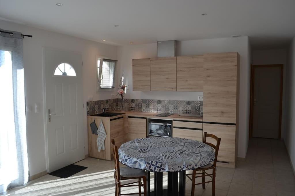 Joli Appartement Au Calme Entre Nimes Et Avignon Meynes Экстерьер фото